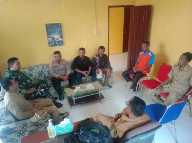  Dampak Musim Kemarau Dan Antisipasi Karhutla Kapolsek Salak Bersama Forkopimca Lakukan Koordinasi