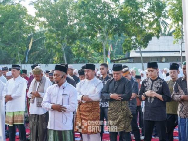  Sholat Idul Adha Bersama Ratusan Umat Muslim, Bupati Batubara Ajak Tumbuhkan Semangat Gotong Royong dan Toleransi