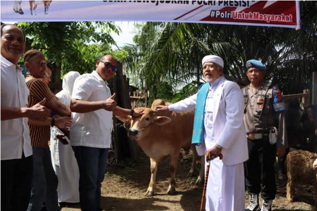  Polri Untuk Masyarakat, Polrestabes Medan Distribusikan 27 Ekor Hewan Kurban di Idul Adha 2025