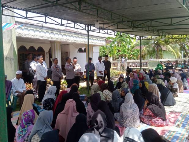  Kapolres Sergai dan PJU Hadiri Takziah Ibunda Personel Polres Sergai IPTU Zulfan Ahmadi