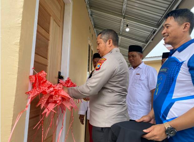  Akhiri Masa Jabatan Dengan Keteladanan, Kapolres Morowali Bangun Rumah Imam Masjid Secara Swadaya