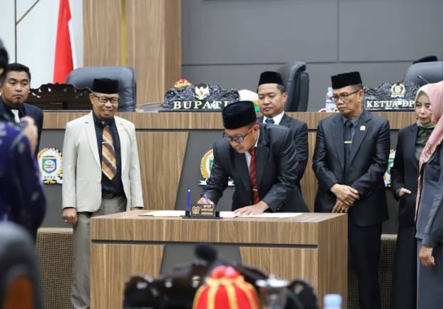  Rapat Paripurna, Pemkab Morowali Sampaikan Usulan Lima Ranperda dan Rancangan Perubahan APBD 2025