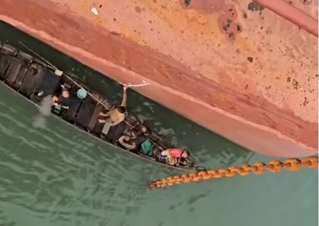  Pencuri Dipaksa Turun Dari Kapal Tengker di Perairan Belawan