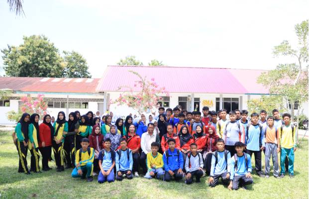  Bupati Sergai Tinjau SMA Sebelas Maret, Beri Motivasi Saat MPLS