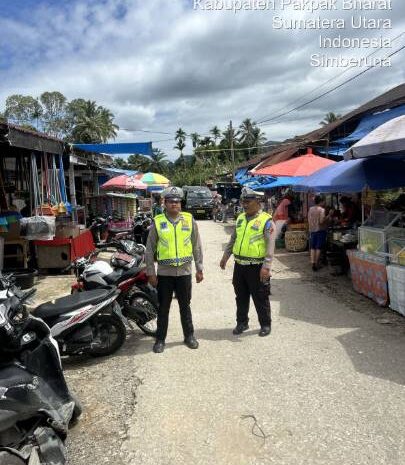  Dekat Dengan Masyarakat, Personil Pos Lantas Sibande Laksanakan Patroli Dialogis di Pasar Rakyat Sibande