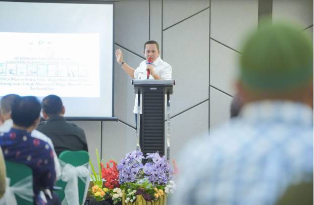  Bupati Morowali Tanggapi Kritik di Media Sosial: “Saya Justru Senang, Itu Tanda Saya Harus Berbenah”