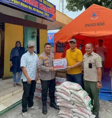  Kapolsek Medan Barat Berikan Bantuan Kepada Korban Kebakaran Kelurahan Kesawan