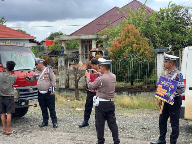  Ops Patuh Tinombala 2025, Polres Morowali Imbau dan Beri Teguran Pengguna Jalan