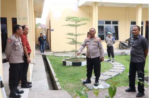  Kapolres Simalungun Turun Langsung Cek Pelayanan, Pastikan Masyarakat Dilayani Dengan Hati