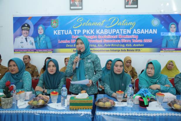  Ketua dan Staf Ahli TP PKK Kabupaten Asahan Lakukan Pembinaan UP2K di Desa Bunut Seberang