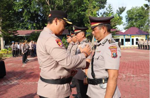  Kapolres Langkat Pimpin Sertijab Kapolsek dan Kasi humas