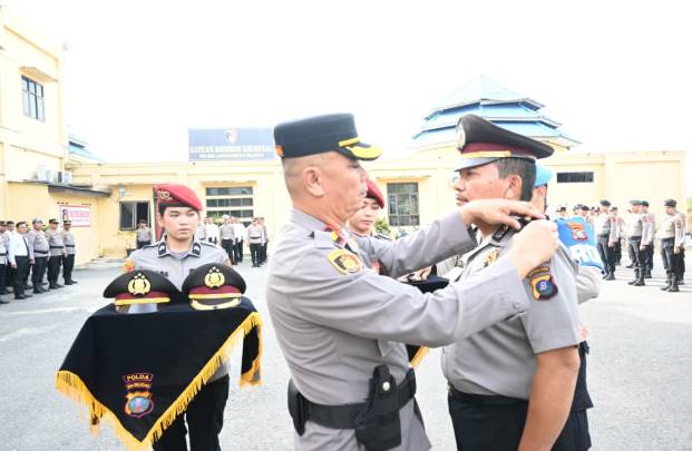  Polres Labusel Gelar Upacara Kenaikan Pangkat Pengabdian, Kapolres Apresiasi Loyalitas dan Dedikasi Personel