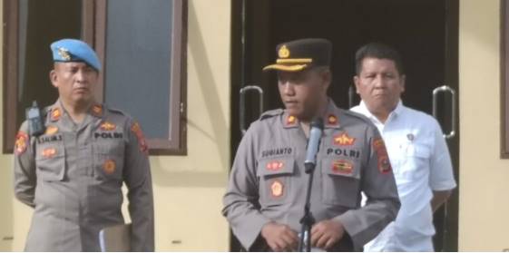  Polres Palas Imbau Masyarakat Pasang Bendera Merah Putih