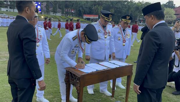  IPDN Anugerahi Tanda Penghargaan Kartika Pamong Praja Muda dan Alumni Kehormatan Pendidikan Tinggi Kepamongprajaan Kepada Wali Kota dan Wakil Wali Kota Medan