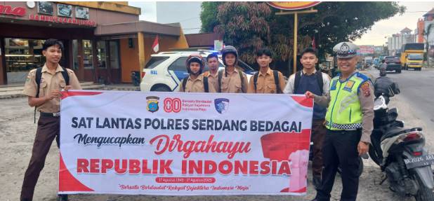  Sat Lantas Polres Sergai Gelar “Polantas Menyapa”, Bagikan Bendera dan Edukasi Keselamatan Berlalu Lintas