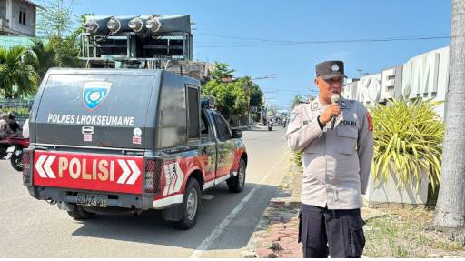  Sambut Hut RI, Sat Binmas Polres Lhokseumawe Ajak Warga Pasang Bendera Merah Putih