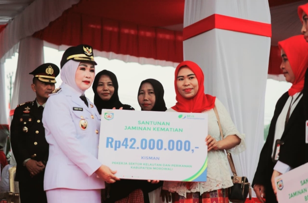  Hut Ke-80 RI, Pemkab Morowali Serahkan Santunan Kematian BPJS Ketenagakerjaan