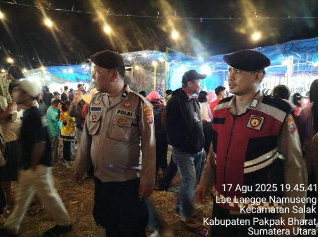  Pengunjung Pasar Malam Ramai Kabag Ops Polres Pakpak Bharat, Kapolsek Salak Bersama Personil Sat Samapta Laksanakan KRYD
