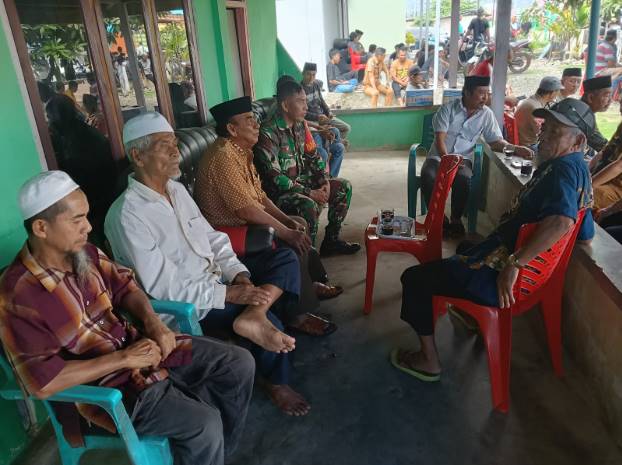  Babinsa Koramil 1311-09/Bahodopi Tingkatkan Silaturahmi Lewat Komsos di Desa Dampala