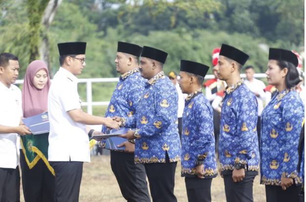  Serahkan SK PPPK, Rico Waas Tekankan Pentingnya Menjadi Aparatur Profesional, Berintegritas dan Berorientasi Pada Pelayanan Publik