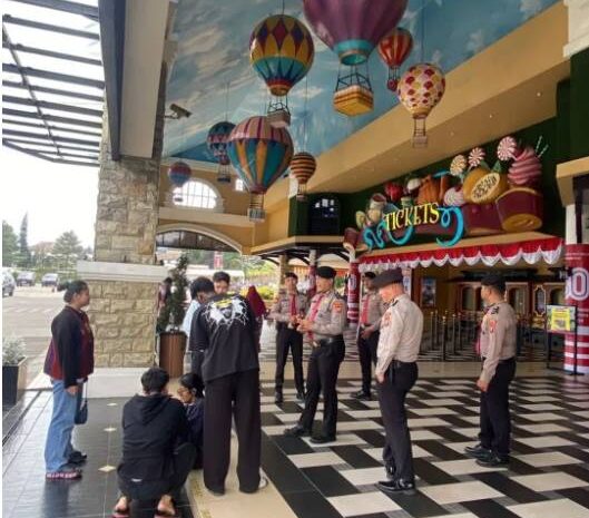  Satpamobvit Polres Tanah Karo Gelar Patroli Wisata di Seputaran Kota Berastagi