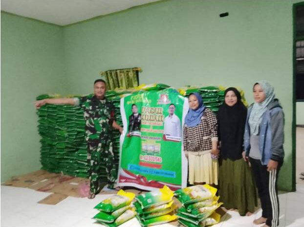  Koramil Bahodopi dan Bulog Gelar Pasar Murah Beras di Desa Fatufia