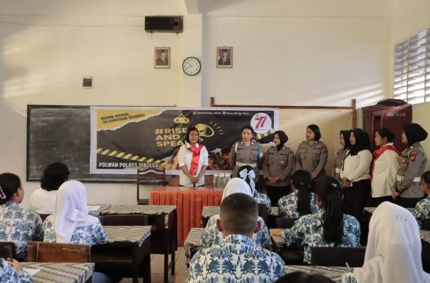 Polwan Polres Sibolga Gelar Kampanye Rise and Speak Dalam Rangka Hari Jadi Ke-77 Polwan RI