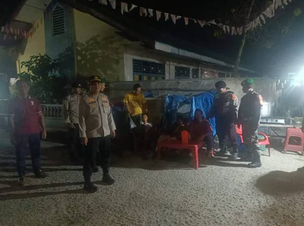  Polsek Medang dan TNI AD Deras Bersinergi Dalam Patroli Malam Untuk Amankan Wilayah