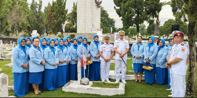  Sambut Hut TNI AL ke-80, Prajurit Yonmarhanlan I Ikuti Ziarah Rombongan Kodaeral I