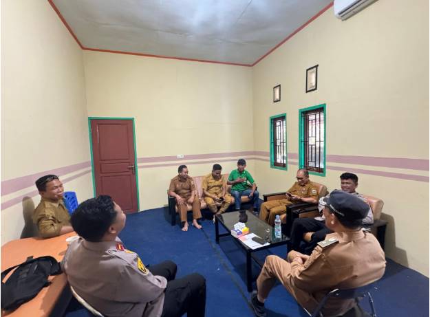  Kapolsek Bahodopi Sambangi Kantor Desa Untuk Perkuat Sinergi dan Kamtibmas