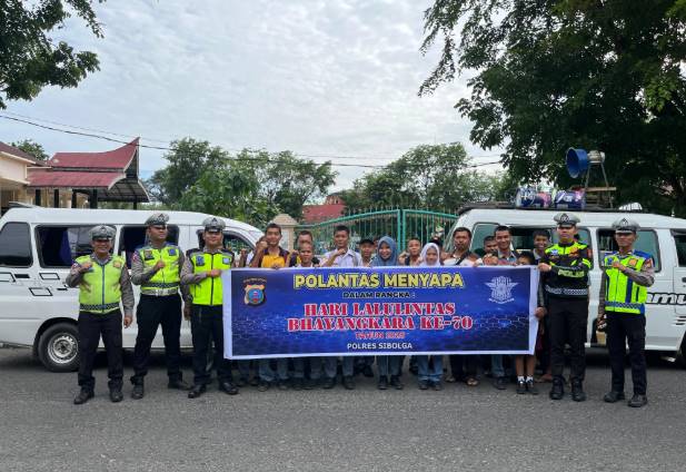  Edukasi Keselamatan Berlalu Lintas, Satlantas Polres Sibolga Sambangi Bus Sekolah