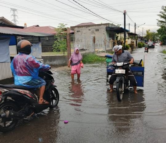  Diguyur Hujan Deras, Sejumlah Jalan di Medan Marelan Terendam Banjir