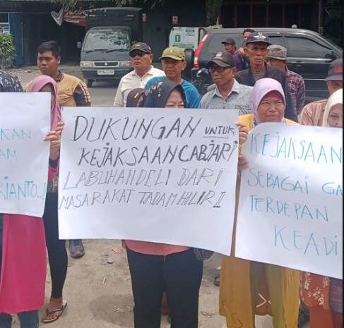  Warga Tandem Hilir I Gelar Aksi Damai Dukung Proses Hukum Kades Herianto