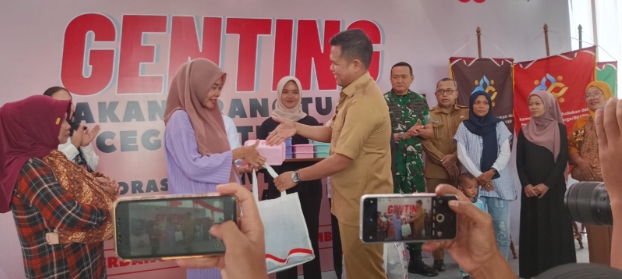  Wabup Sergai Serahkan Kunci Rumah dan Luncurkan Program GENTING Cegah Stunting