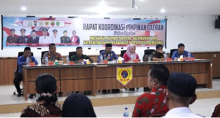  Bupati Labusel Pimpin Rakor Forkopimda, Tegaskan Pentingnya Kondusifitas dan Doa Bersama Untuk Stabilitas Daerah