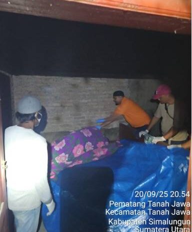  Polsek Tanah Jawa Evakuasi Mayat Tukang Becak, Diduga Meninggal Akibat Asam Lambung Akut