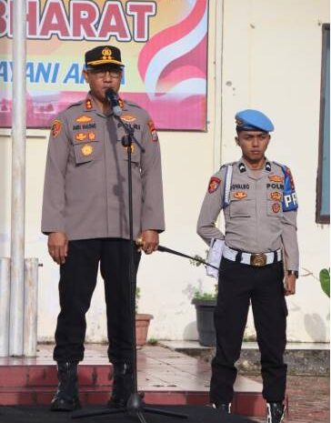  Kapolres Pakpak Bharat Pimpin Apel Pergeseran Pasukan Dalam Rangka PAM Unras di Kantor Bupati dan DPRD