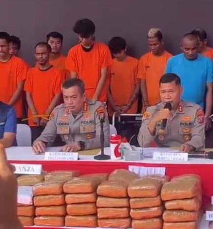  Polda Sumut Ungkap Ratusan Kasus Narkotika, Polres Sergai Hadirkan Dua Tersangka dan Senjata Api