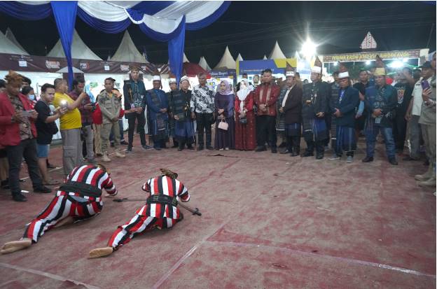  Wakil Bupati Asahan Saksikan Penampilan Seni Budaya Etnis Simalungun di PSBD Ke-6