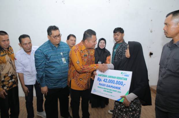  4.900 Pekerja Rentan di Asahan Terima Kartu BPJS Ketenagakerjaan Dari Wakil Bupati Rianto