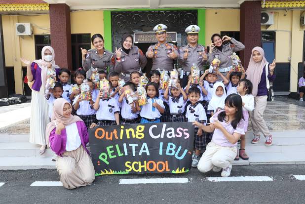  Outing Class TK Pelita Ibu di Polres Batubara, Satlantas Berikan Pengenalan Rambu Lalu Lintas dan Disiplin Berlalu Lintas