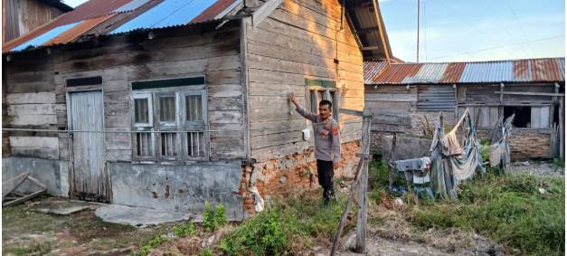  Kapolres Batubara Berikan Bantuan Bedah Rumah Untuk Ibu Ruth Br Aritonang