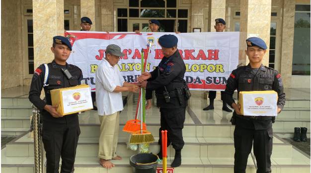  Langkah Berkah di Hari Jumat, Brimob Polda Sumut Tebar Kebaikan Sambut Hut Ke-80 Korps Brimob Polri