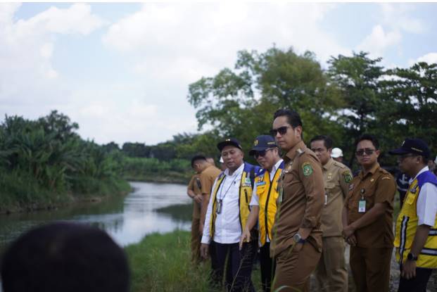Rico Waas Tinjau Pekerjaan Floodway Sikambing-Belawan