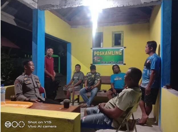  Bhabinkamtibmas Polres Morowali Lakukan Pengecekan Pos Ronda, Dukung Program Pengaktifan Pos Kamling Oleh Kapolres Morowali