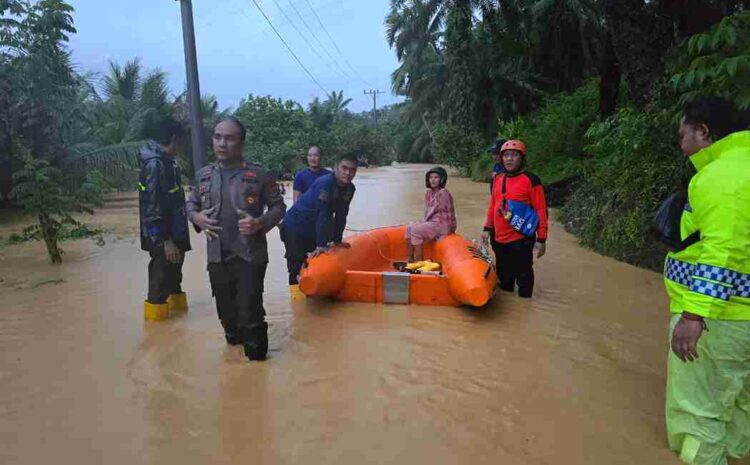  Curah Hujan Tinggi Sebabkan Banjir di Pangkalan Brandan, Polres Langkat Lakukan Penanganan Cepat