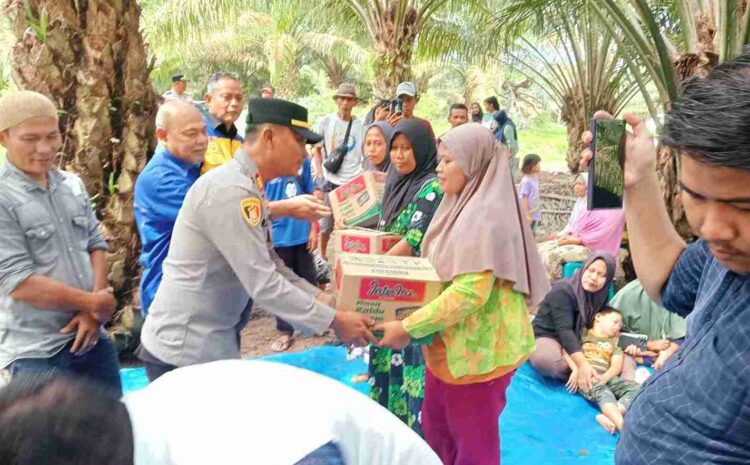  Kapolsek Indrapura Salurkan Bansos Banjir