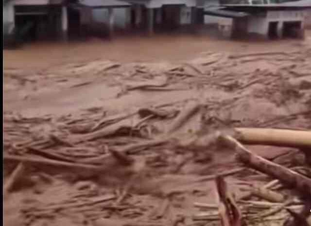  Sudah 18 Orang Meninggal Banjir Bandang dan Longsor di Tapsel 