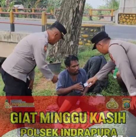  Wujudkan Kepedulian, Kapolsek Indrapura Bagikan Bantuan Sosial Kepada Masyarakat Kurang Mampu