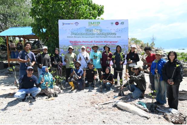  IMIP Gandeng Generasi Muda Tanam Mangrove di Teluk Palu